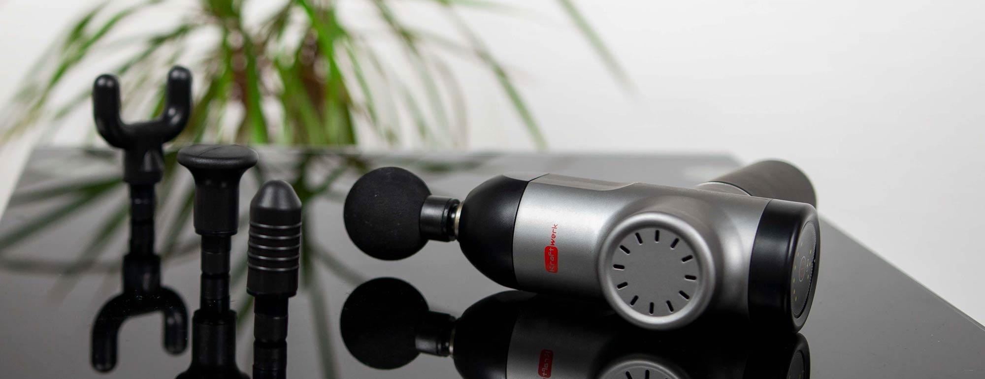 Massage gun with 4 attachments - regeneration and relaxation | axion axion GmbH Massage gun with 4 attachments - regeneration and relaxation | axion axion GmbH